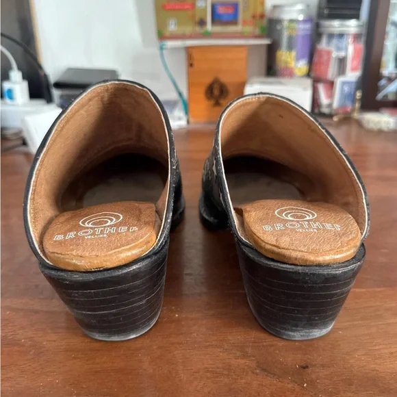 Brother Vellies’ 2020 Doodle Mule from their 2020 collection. - Picture 6 of 14